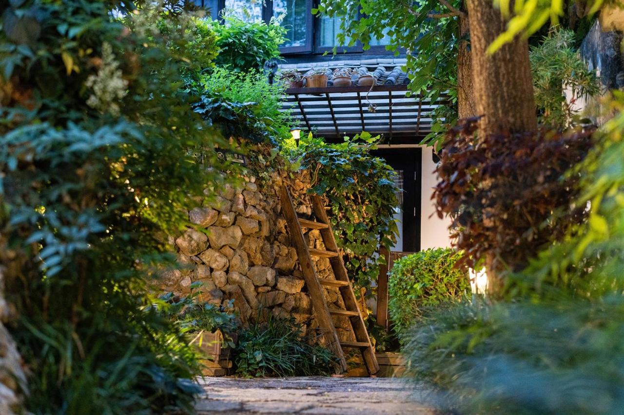 The Bivou Lijiang Hotell Lijiang  Eksteriør bilde